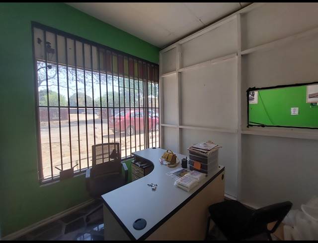 170M² BUSINESS RENTED IN RUSTENBURG CENTRAL